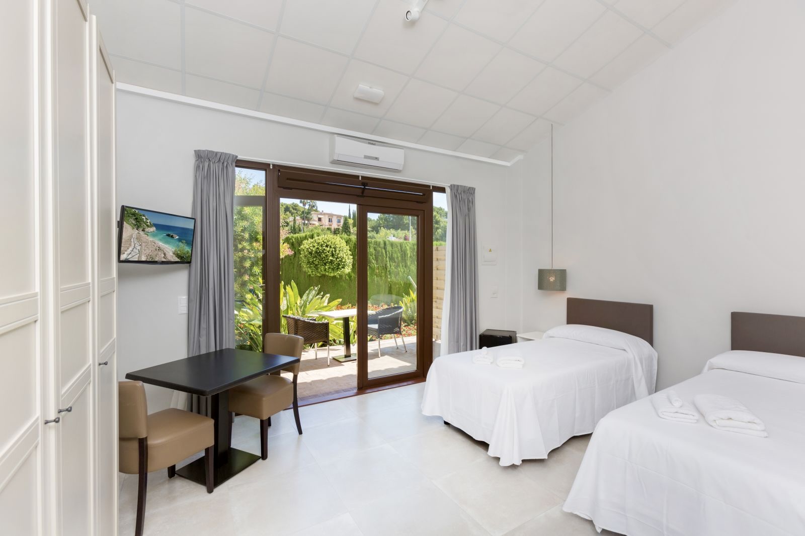 Hostel mit 16 Zimmern in Javea